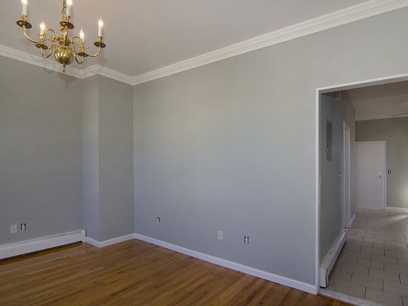 5th image of 198 Hoyt St
