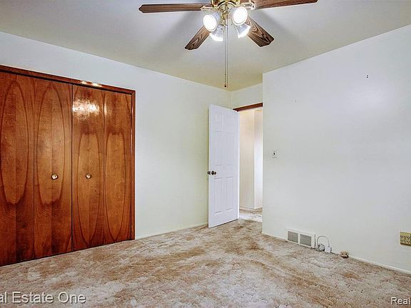 3rd image of 13719 Jenny Dr