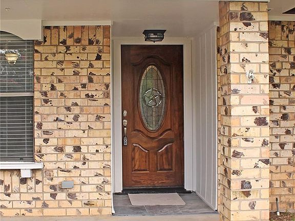 2nd image of 2918 Beachtree Ln