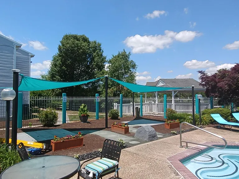 Island Club Apartments — Photo 8