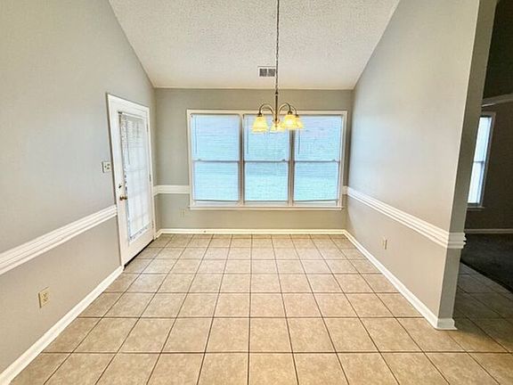 5th image of 836 Tropicana Dr E