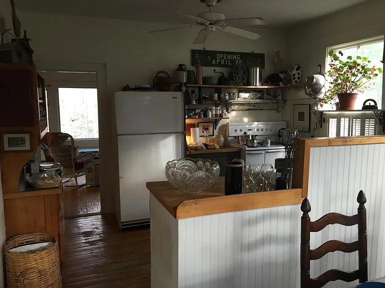 8 Bayview Park — Photo 3