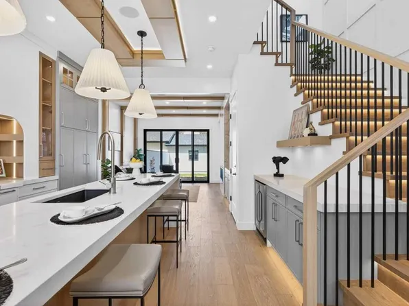 1708 S 21st Ave NW, Calgary, AB T2M 1M3