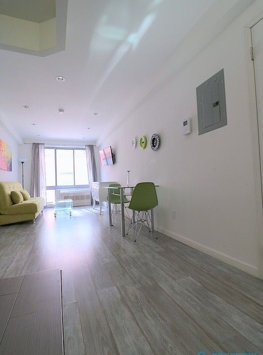 1st image of 521 W 48th St #4E