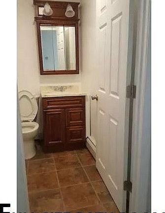 3rd image of 350 Hope St E #B