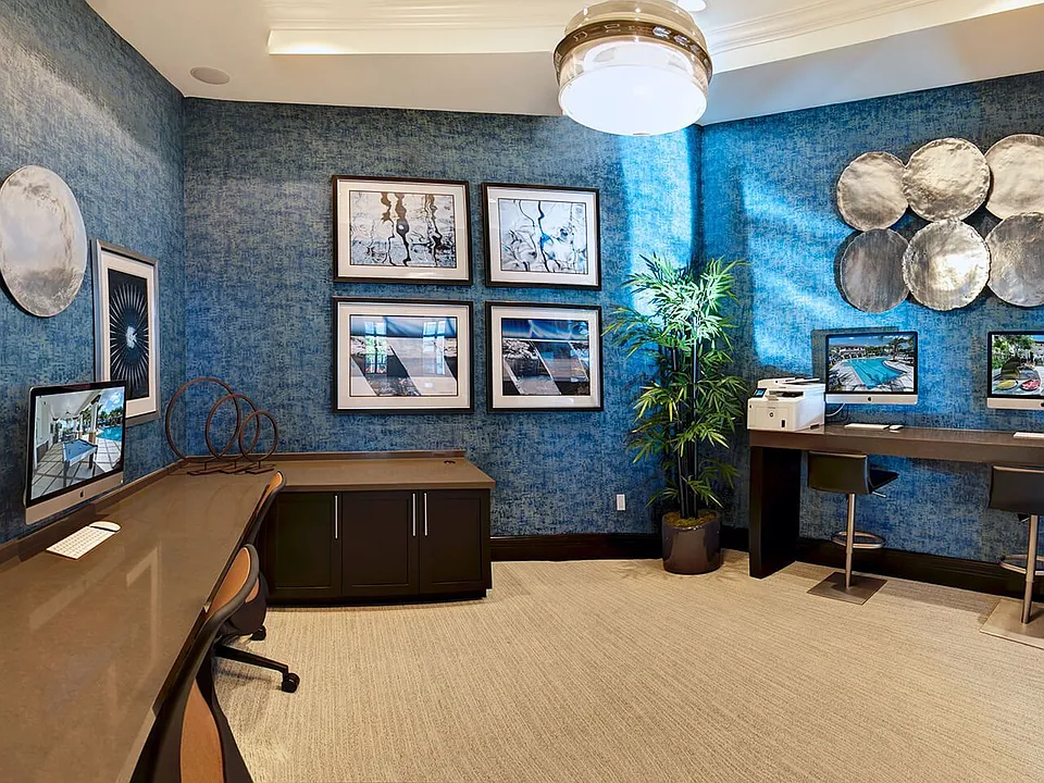 Business Center Fully Equipped with Wi-Fi, Computers, Printer and Copier
