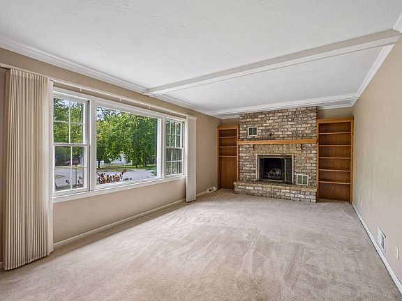 3rd image of 321 Benton St