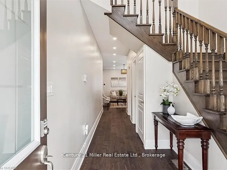 3083 Streamwood Pass — Photo 3
