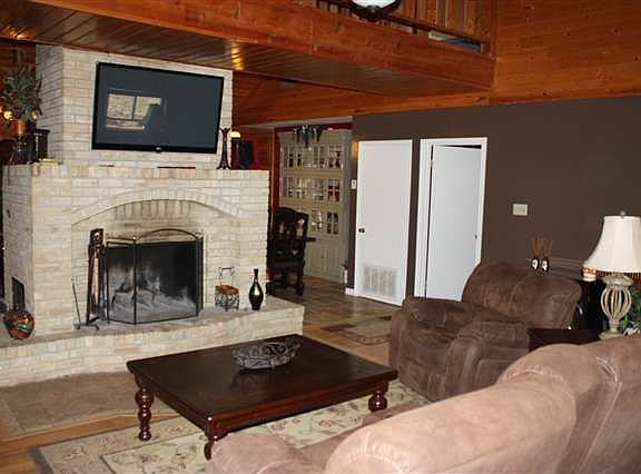 2nd image of 903 Justin Ln