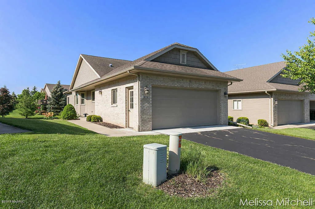 8118 Misty View Dr SW photo 1