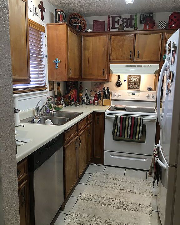 1st image of 913 N Kelly Ave