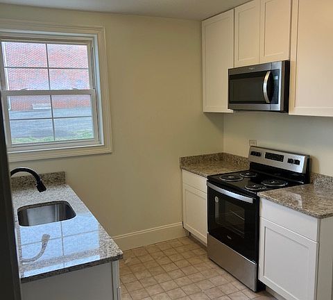 2nd image of 101 E Watauga Ave #10