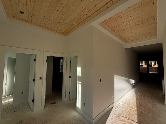 5th image of 163 Nicholls Dr