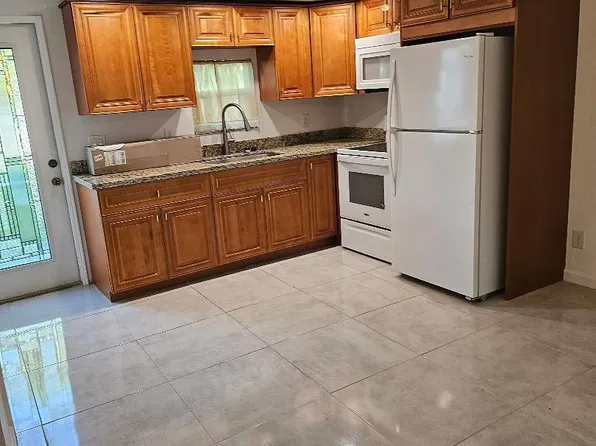 2498 NE 16th St APT 2, Pompano Beach, FL 33062