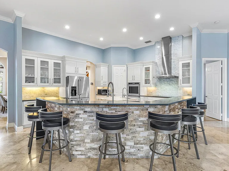 4675 Manderly Dr — Photo 8