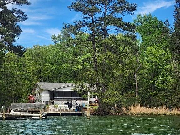 3rd image of 318 Wilton Woods Dr