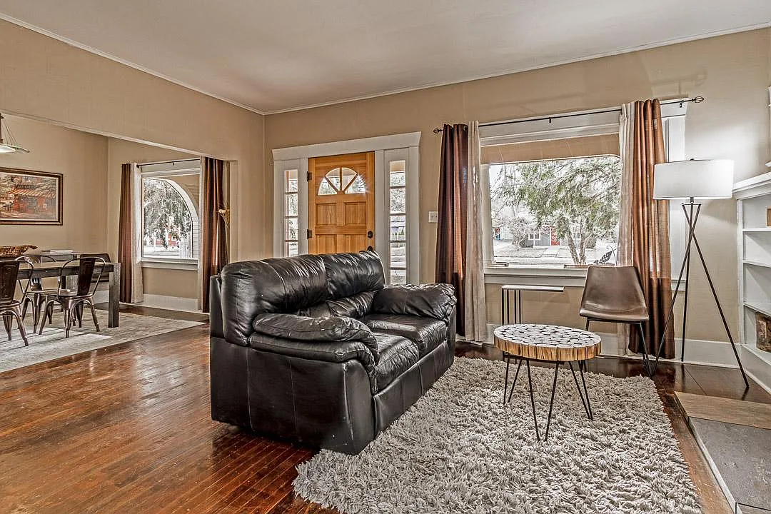 4 bed, 2.5 bath, 2454 sqft, $4,600 — Photo 4