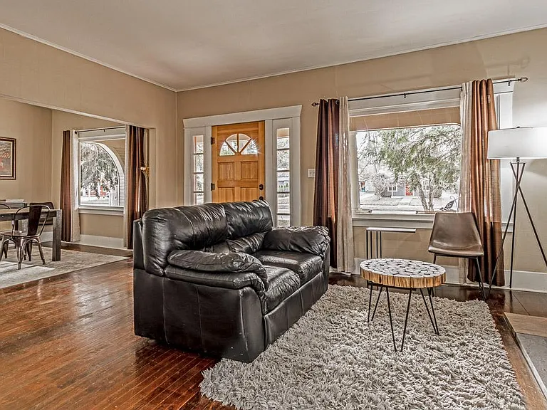 504 Newport Ave — Photo 4