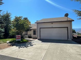 928 11th St NE, East Wenatchee, WA 98802