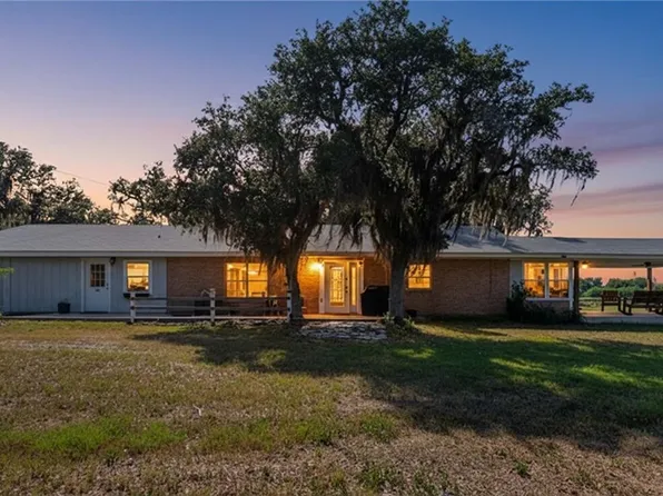 180 Freeman Cir, George West, TX 78022