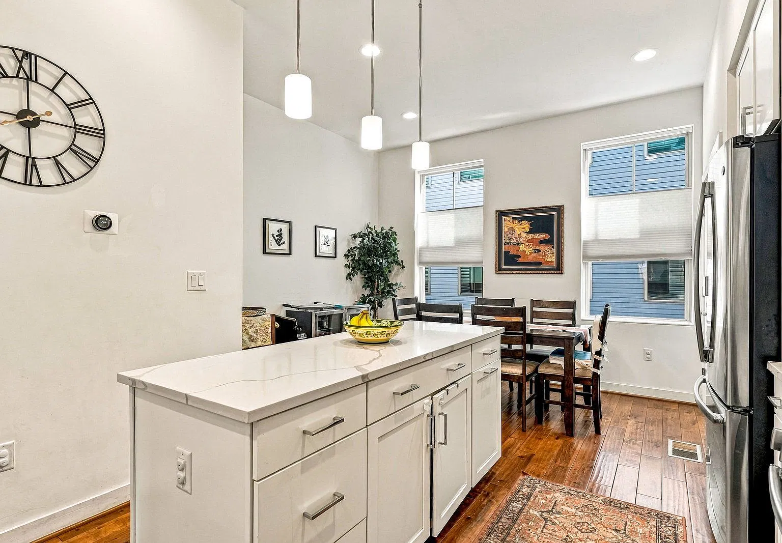 3 bed, 4.0 bath, 2104 sqft, $3,900 — Photo 2