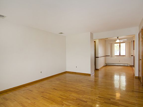 3rd image of 60 William St
