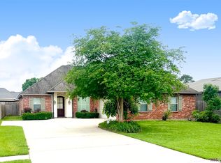 2135 N Willow Ridge Ave, Port Allen, LA 70767