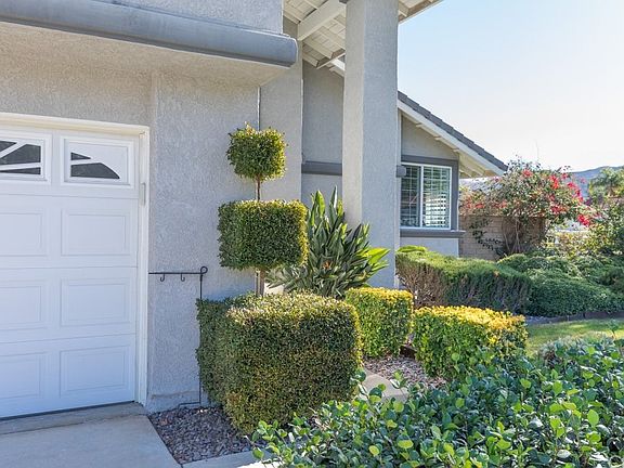 4th image of 2415 Peacock Ln