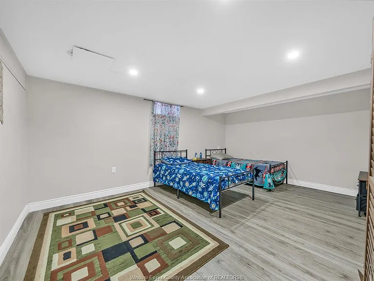 2450 McKay Ave — Photo 25