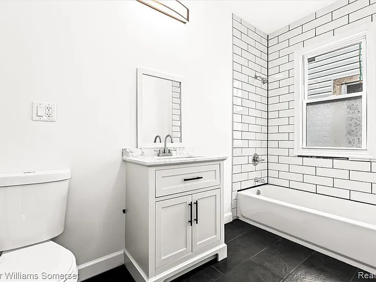 6091 Vermont St #B — Photo 13