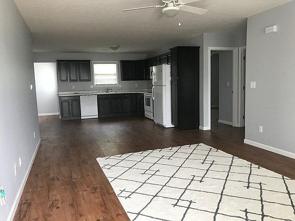 4th image of 211 Wildrose Ln APT B