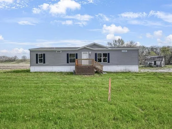 416 Dawson St, Easton, KS 66020