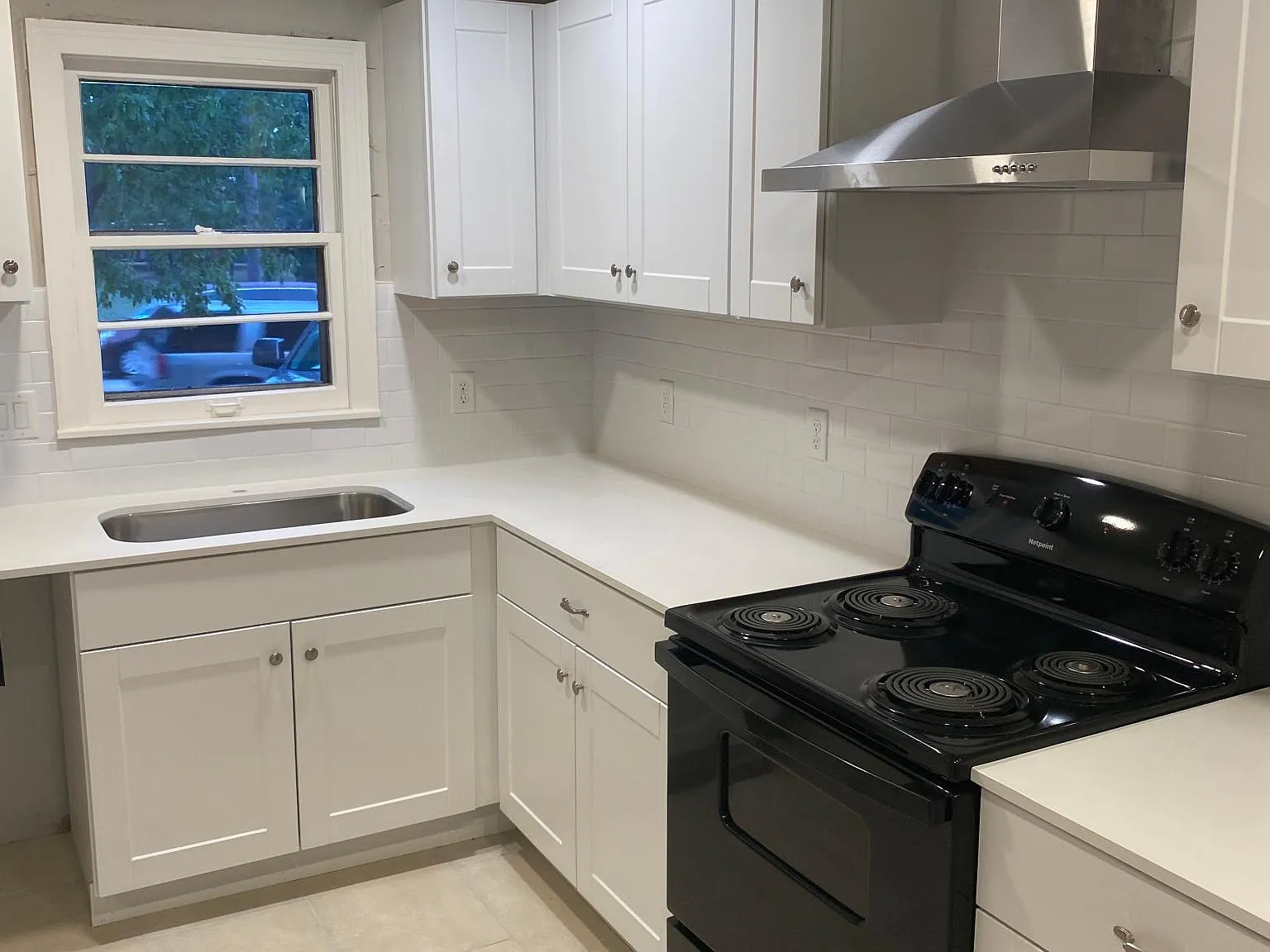 4800 N Rockwell Ave — Photo 4