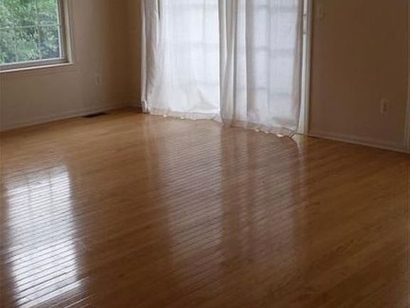 4th image of 2721 Barclay Way