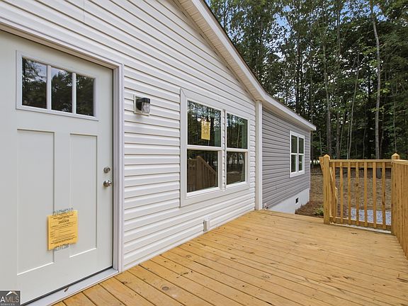 4th image of 909 Smith Loop Rd