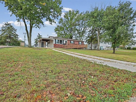 3rd image of 1002 Terrace Dr