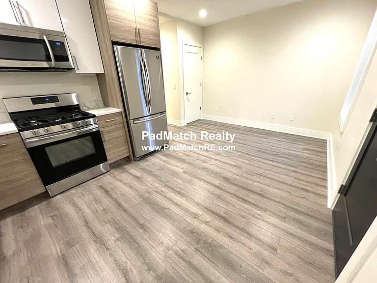 64 Chelsea St #1 — Photo 6