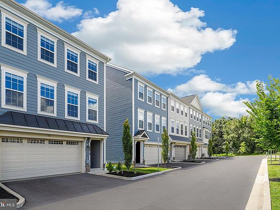 2nd image of 10219 Travilah Grove Cir