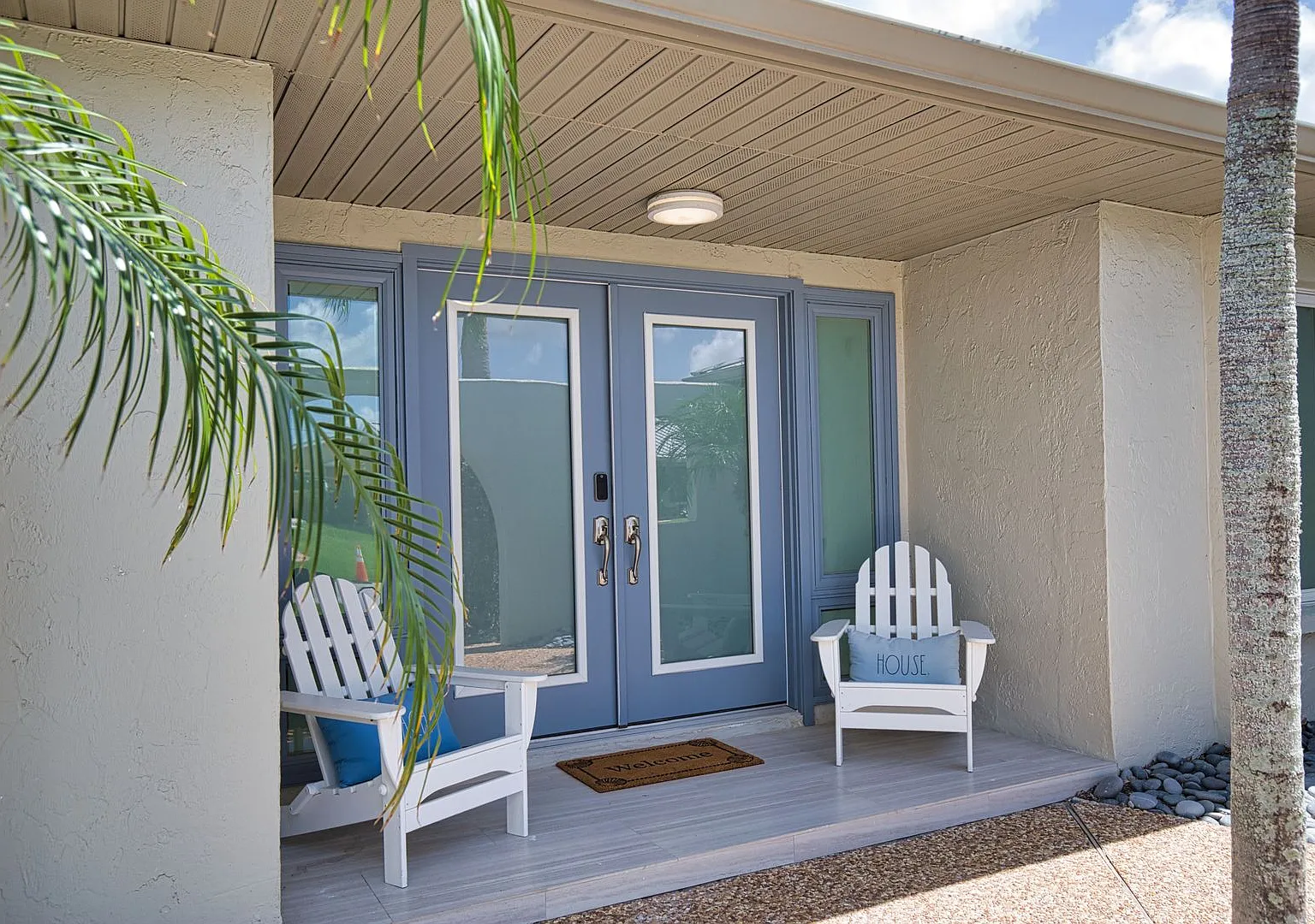 Seasonal Venice Island Pool Home half block from Golden Beach deeded access to the Gulf! — Photo 4