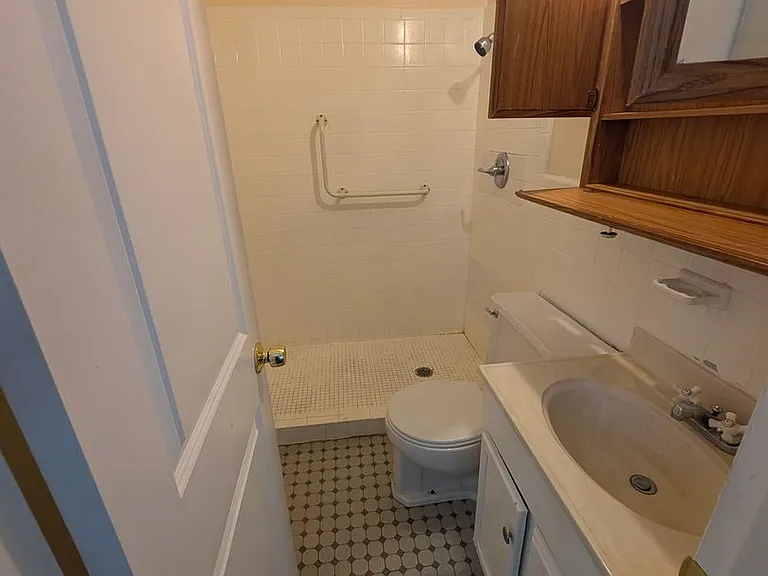704 Wilshire Rd — Photo 11