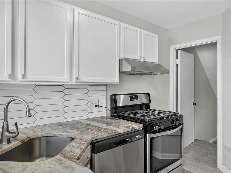 3284 Coolidge Hwy — Photo 17