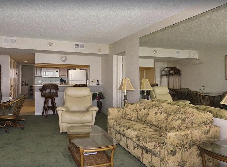 1st image of 7400 Ridgewood Ave #111