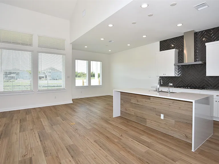 1804 Homestead Farms Dr — Photo 3