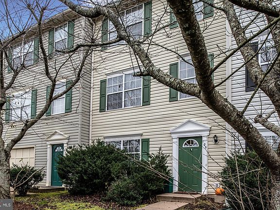 3rd image of 105 Clint Ln