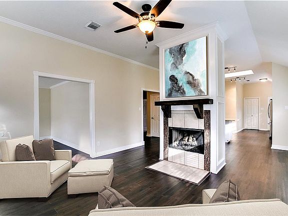 5th image of 158 Harbour Town Cir