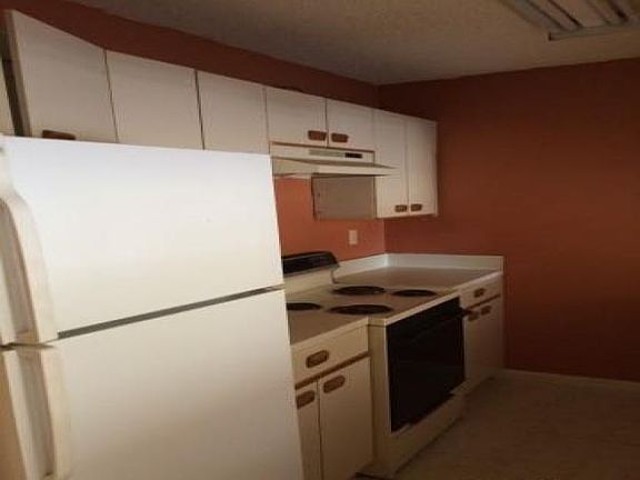 3rd image of 2261 S Sherman Cir APT 407