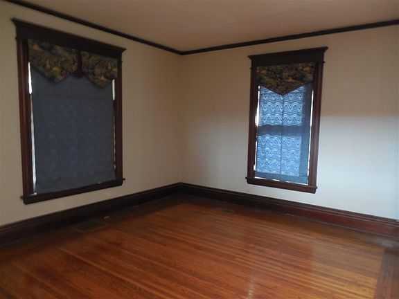 5th image of 1010 Grant Ave