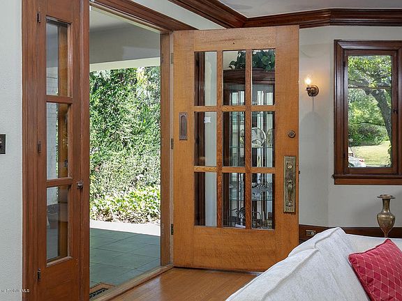 5th image of 831 S El Molino Ave