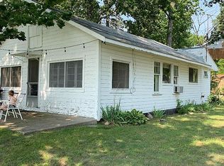 576 Black Oaks Trl, Howell, MI 48843