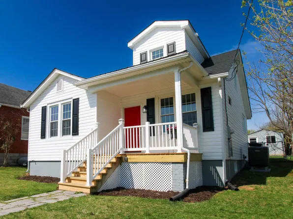 128 S Waverly St, Staunton, VA 24401